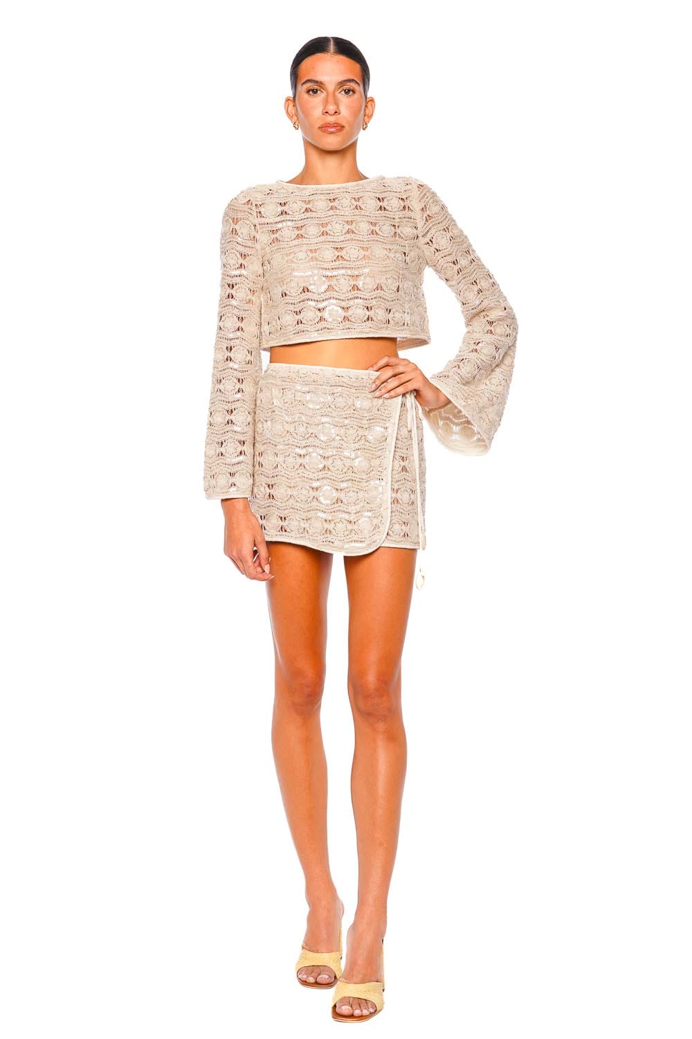 The Modern Crop Top Edit: V-Neck Styles That Define Contemporary Elegance